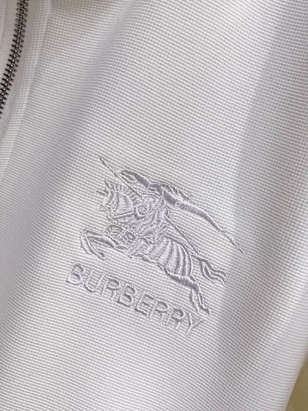 Les ensembles survêtement Burberry combinent performance et style. Leur design sophistiqué. Pas cher.le moins cher.