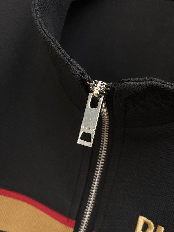 Les ensembles survêtement Burberry combinent performance et style. Leur design sophistiqué. Pas cher.le moins cher.