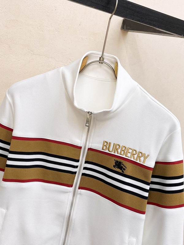 Les ensembles survêtement Burberry combinent performance et style. Leur design sophistiqué. Pas cher.le moins cher.