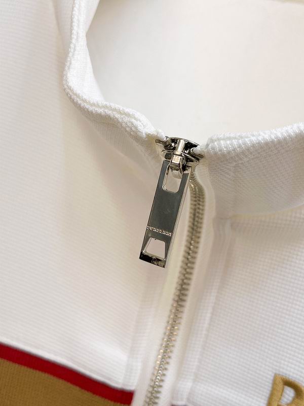 Les ensembles survêtement Burberry combinent performance et style. Leur design sophistiqué. Pas cher.le moins cher.