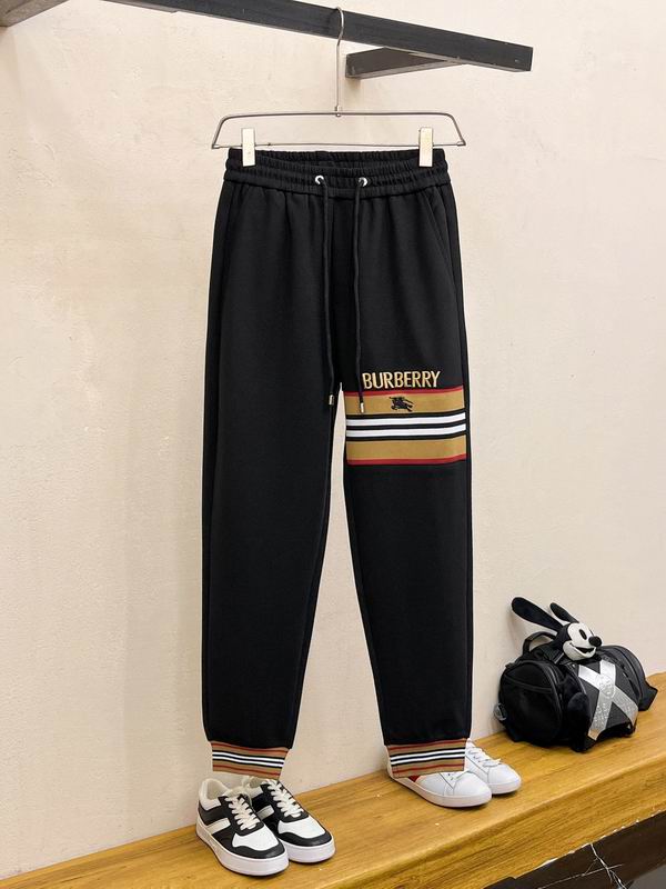 Les ensembles survêtement Burberry combinent performance et style. Leur design sophistiqué. Pas cher.le moins cher.