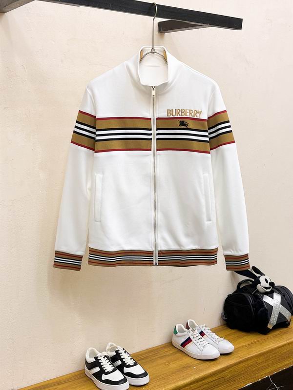 Les ensembles survêtement Burberry combinent performance et style. Leur design sophistiqué. Pas cher.le moins cher.