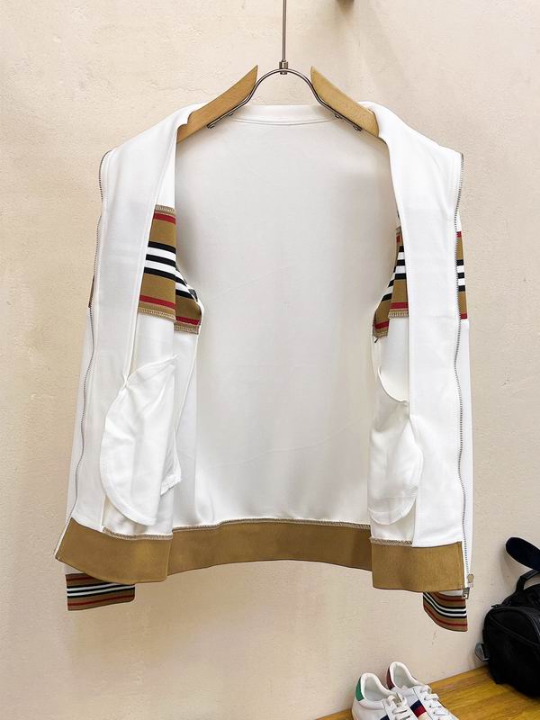 Les ensembles survêtement Burberry combinent performance et style. Leur design sophistiqué. Pas cher.le moins cher.