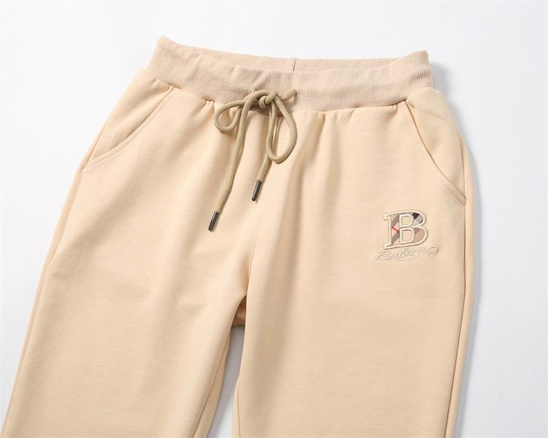 Les ensembles survêtement Burberry combinent performance et style. Leur design sophistiqué. Pas cher.le moins cher.