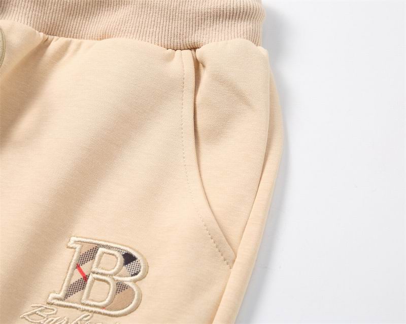 Les ensembles survêtement Burberry combinent performance et style. Leur design sophistiqué. Pas cher.le moins cher.