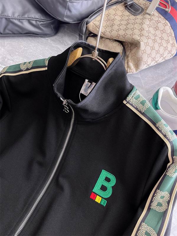 Les ensembles survêtement Burberry combinent performance et style. Leur design sophistiqué. Pas cher.le moins cher.