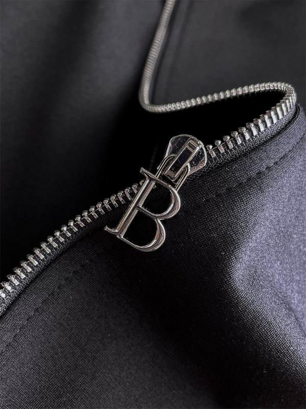 Les ensembles survêtement Burberry combinent performance et style. Leur design sophistiqué. Pas cher.le moins cher.