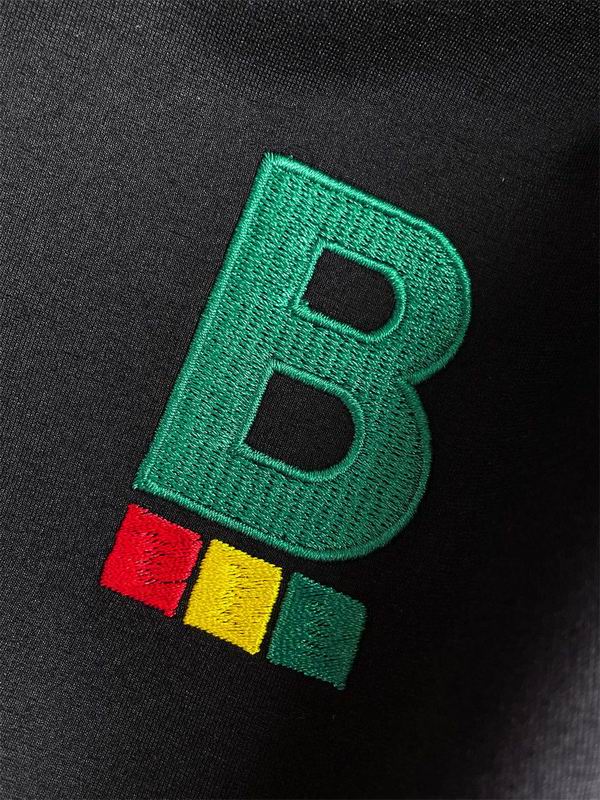 Les ensembles survêtement Burberry combinent performance et style. Leur design sophistiqué. Pas cher.le moins cher.