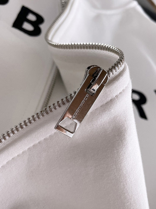 Les ensembles survêtement Burberry combinent performance et style. Leur design sophistiqué. Pas cher.le moins cher.