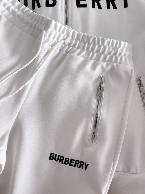 Les ensembles survêtement Burberry combinent performance et style. Leur design sophistiqué. Pas cher.le moins cher.