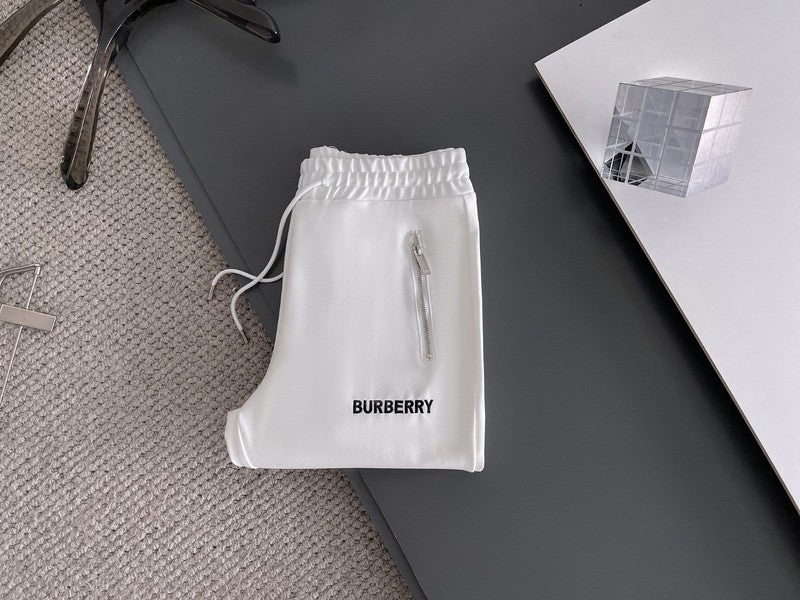 Les ensembles survêtement Burberry combinent performance et style. Leur design sophistiqué. Pas cher.le moins cher.