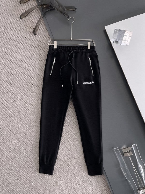 Les ensembles survêtement Burberry combinent performance et style. Leur design sophistiqué. Pas cher.le moins cher.