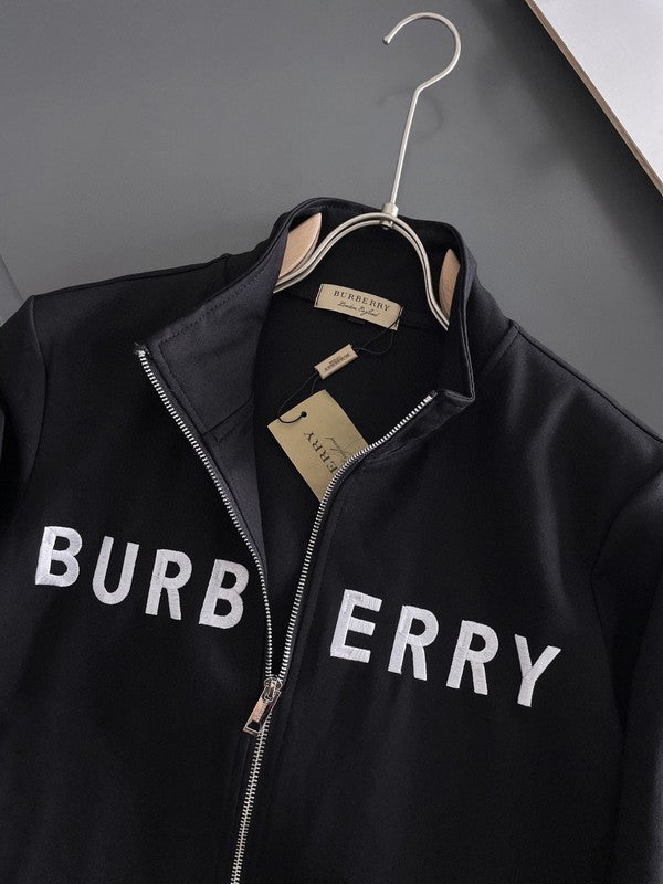 Les ensembles survêtement Burberry combinent performance et style. Leur design sophistiqué. Pas cher.le moins cher.