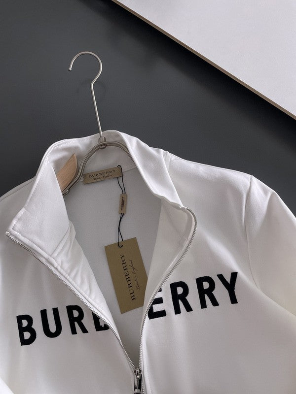 Les ensembles survêtement Burberry combinent performance et style. Leur design sophistiqué. Pas cher.le moins cher.