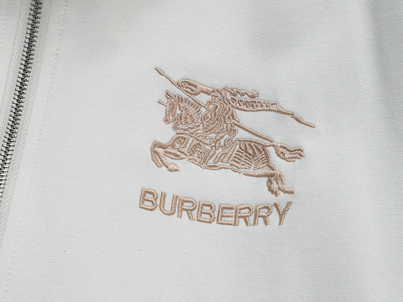 Les ensembles survêtement Burberry combinent performance et style. Leur design sophistiqué. Pas cher.le moins cher.