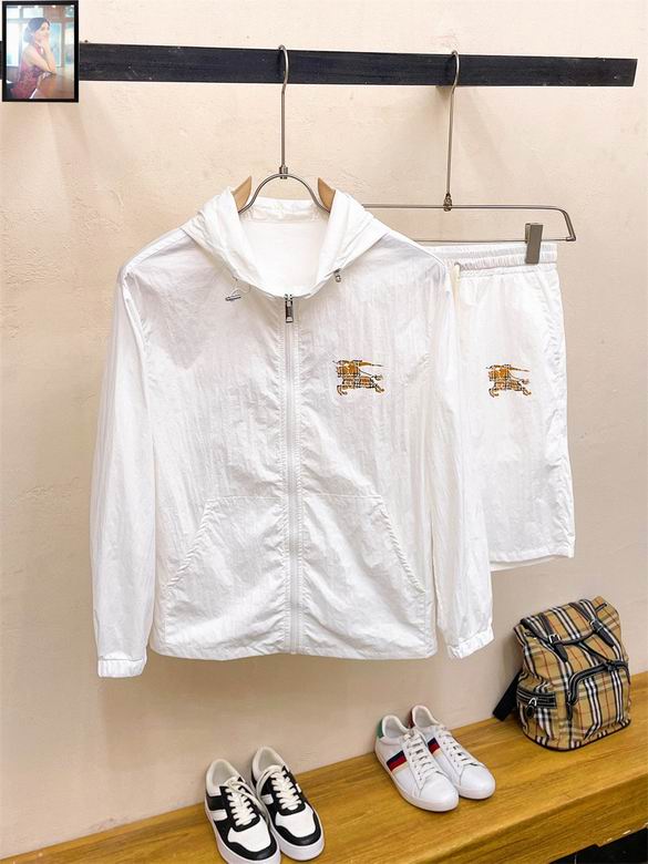 Les ensembles survêtement Burberry combinent performance et style. Leur design sophistiqué. Pas cher.le moins cher.