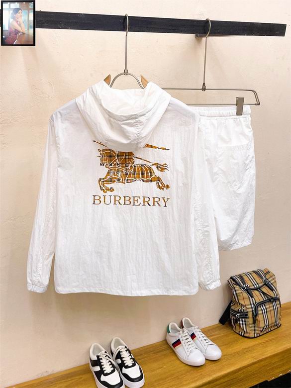 Les ensembles survêtement Burberry combinent performance et style. Leur design sophistiqué. Pas cher.le moins cher.