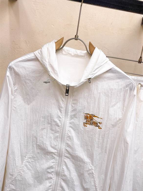 Les ensembles survêtement Burberry combinent performance et style. Leur design sophistiqué. Pas cher.le moins cher.