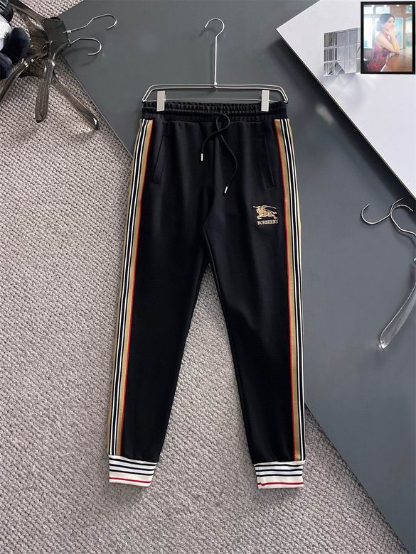 Les ensembles survêtement Burberry combinent performance et style. Leur design sophistiqué. Pas cher.le moins cher.