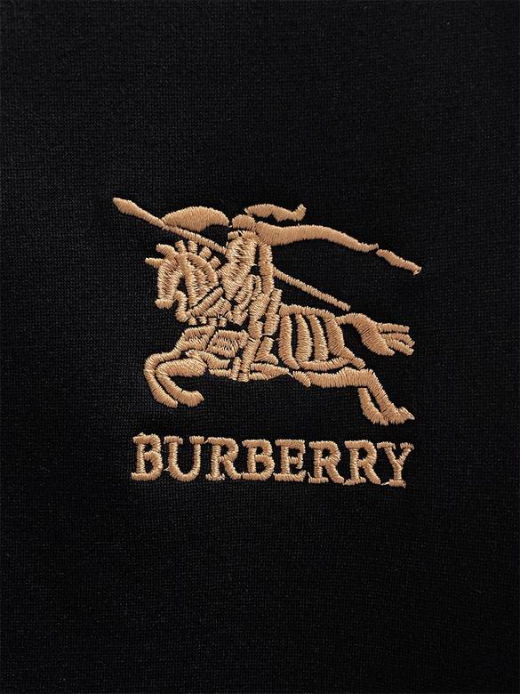 Les ensembles survêtement Burberry combinent performance et style. Leur design sophistiqué. Pas cher.le moins cher.