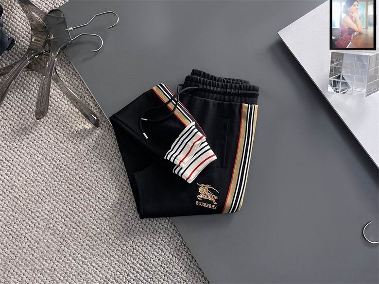 Les ensembles survêtement Burberry combinent performance et style. Leur design sophistiqué. Pas cher.le moins cher.