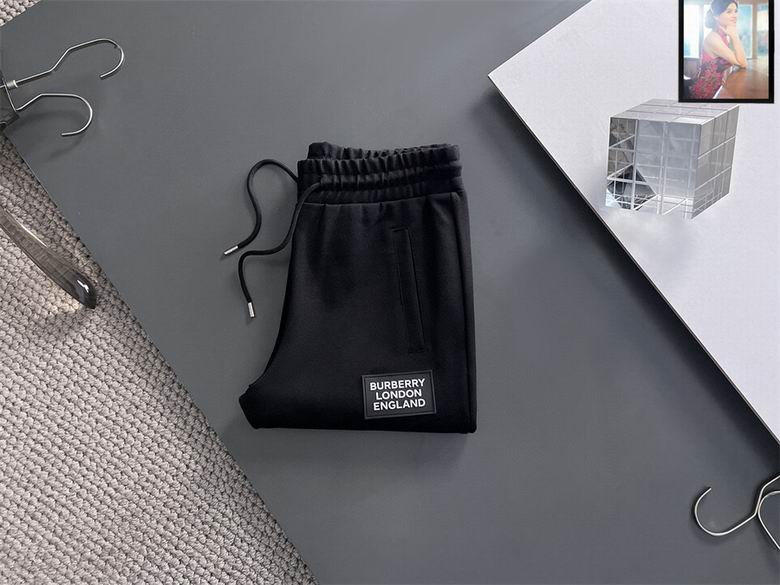 Les ensembles survêtement Burberry combinent performance et style. Leur design sophistiqué. Pas cher.le moins cher.