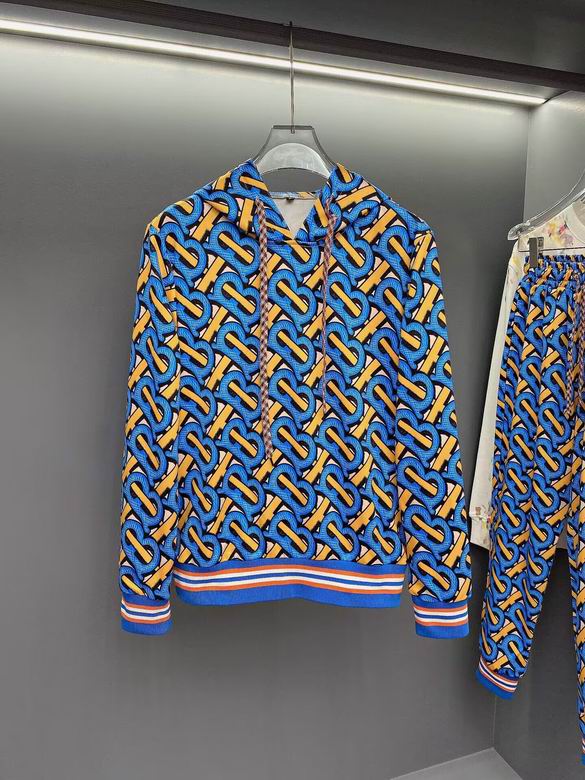 Les ensembles survêtement Burberry combinent performance et style. Leur design sophistiqué. Pas cher.le moins cher.