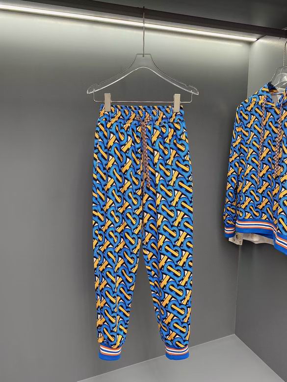 Les ensembles survêtement Burberry combinent performance et style. Leur design sophistiqué. Pas cher.le moins cher.