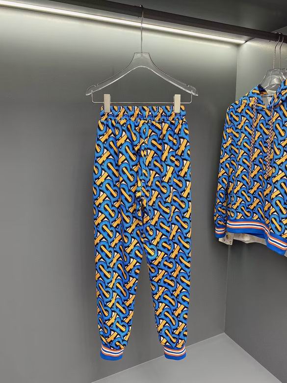 Les ensembles survêtement Burberry combinent performance et style. Leur design sophistiqué. Pas cher.le moins cher.