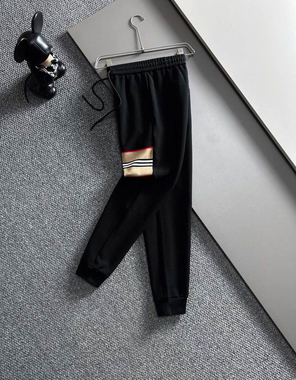 Les ensembles survêtement Burberry combinent performance et style. Leur design sophistiqué. Pas cher.le moins cher.