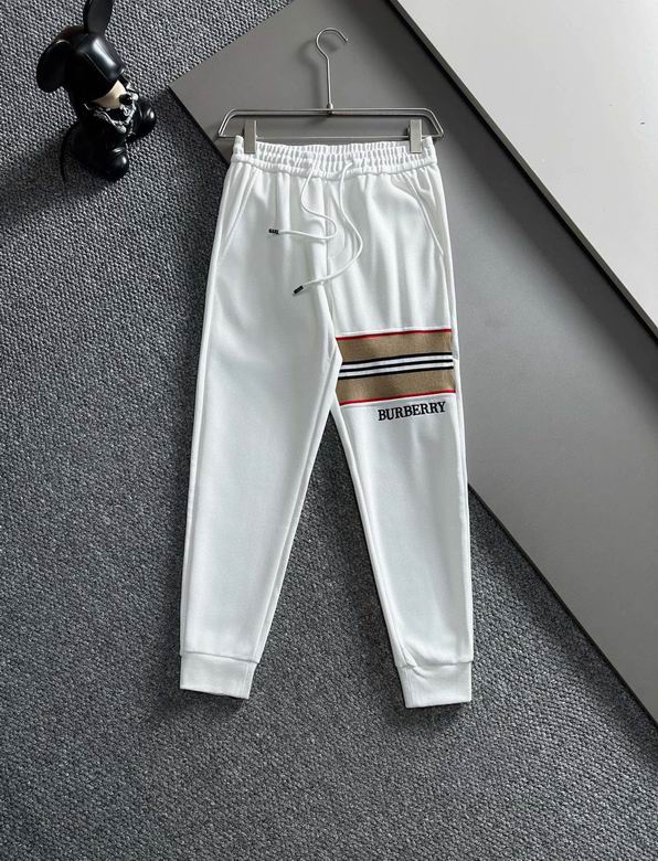 Les ensembles survêtement Burberry combinent performance et style. Leur design sophistiqué. Pas cher.le moins cher.