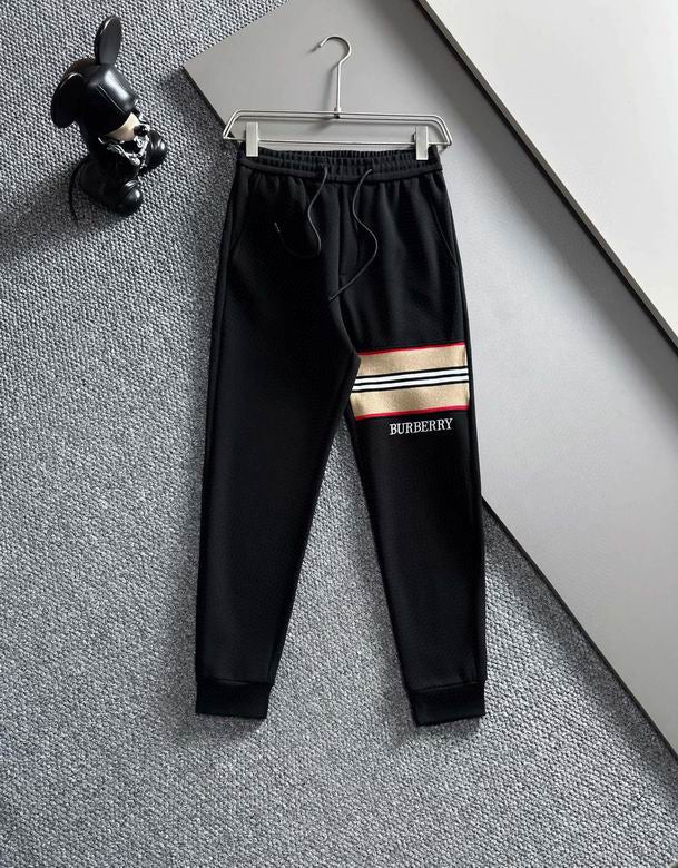 Les ensembles survêtement Burberry combinent performance et style. Leur design sophistiqué. Pas cher.le moins cher.