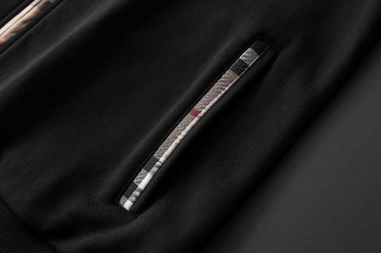 Les ensembles survêtement Burberry combinent performance et style. Leur design sophistiqué. Pas cher.le moins cher.