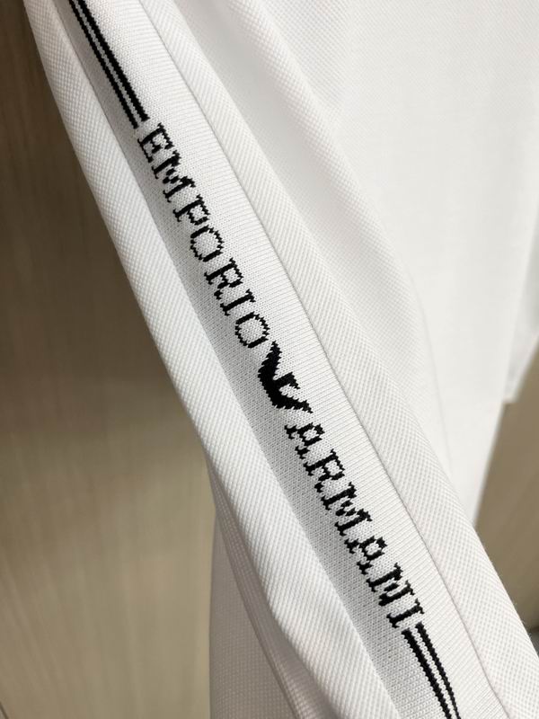 Les polos Armani pour homme reflètent l’élégance raffinée et le savoir-faire emblématique de la maison italienne. Au meilleur prix