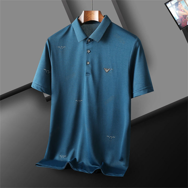 Les polos Armani pour homme reflètent l’élégance raffinée et le savoir-faire emblématique de la maison italienne. Au meilleur prix
