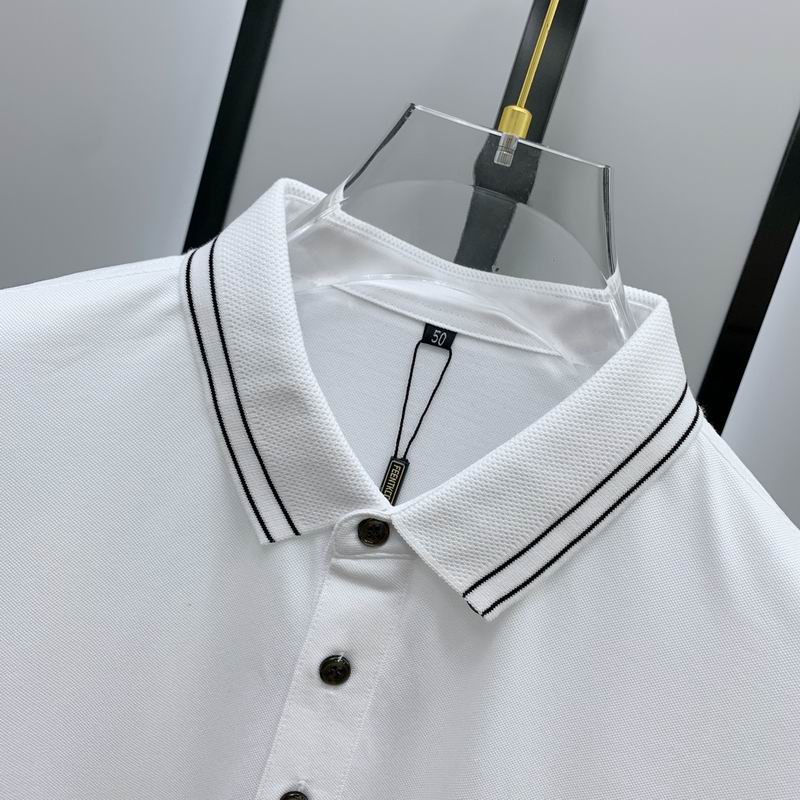 Les polos Armani pour homme reflètent l’élégance raffinée et le savoir-faire emblématique de la maison italienne. Au meilleur prix