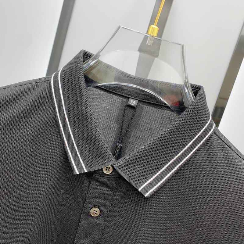 Les polos Armani pour homme reflètent l’élégance raffinée et le savoir-faire emblématique de la maison italienne. Au meilleur prix