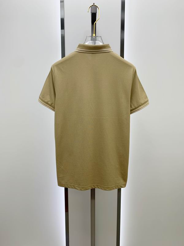 Les polos Armani pour homme reflètent l’élégance raffinée et le savoir-faire emblématique de la maison italienne. Au meilleur prix