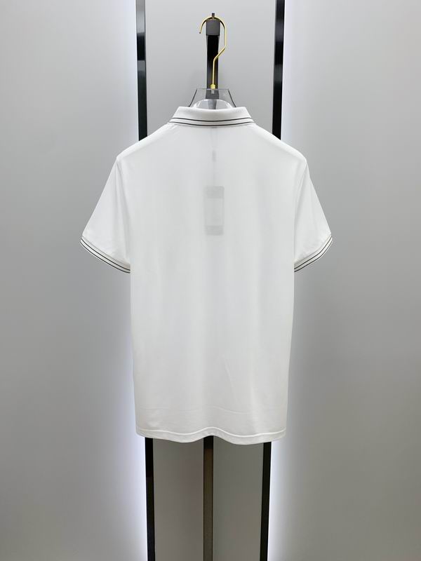 Les polos Armani pour homme reflètent l’élégance raffinée et le savoir-faire emblématique de la maison italienne. Au meilleur prix