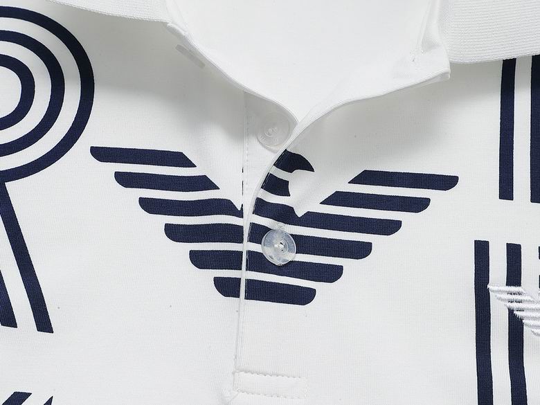 Les polos Armani pour homme reflètent l’élégance raffinée et le savoir-faire emblématique de la maison italienne. Au meilleur prix