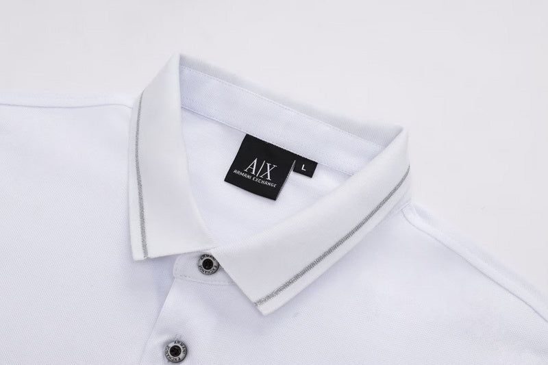 Les polos Armani pour homme reflètent l’élégance raffinée et le savoir-faire emblématique de la maison italienne. Au meilleur prix