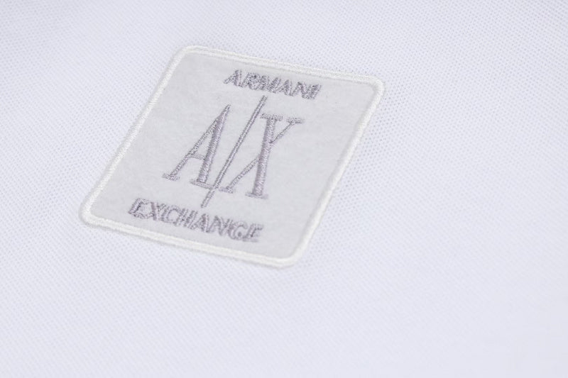 Les polos Armani pour homme reflètent l’élégance raffinée et le savoir-faire emblématique de la maison italienne. Au meilleur prix