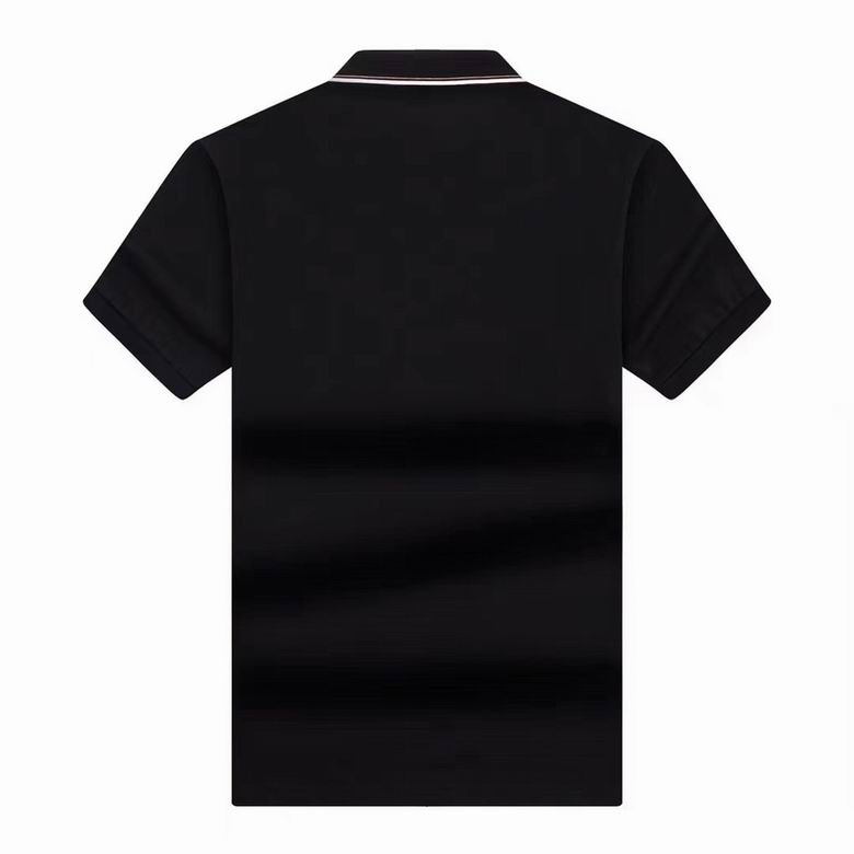 Les polos Armani pour homme reflètent l’élégance raffinée et le savoir-faire emblématique de la maison italienne. Au meilleur prix