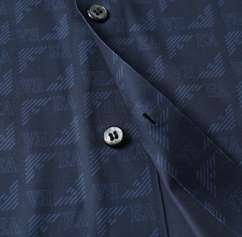 Les polos Armani pour homme reflètent l’élégance raffinée et le savoir-faire emblématique de la maison italienne. Au meilleur prix