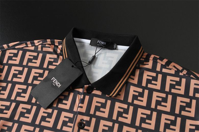 Les polos T-shirt Fendi pour homme incarnent l’élégance italienne avec une touche de modernité , caractéristiques de la maison Fendi. Au meilleur prix