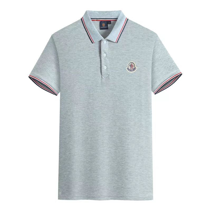 Le polo T-shirt Moncler pour homme incarne le summum de l'élégance décontractée et du style intemporel.au meilleur prix