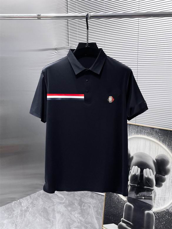 Le polo T-shirt Moncler pour homme incarne le summum de l'élégance décontractée et du style intemporel.au meilleur prix