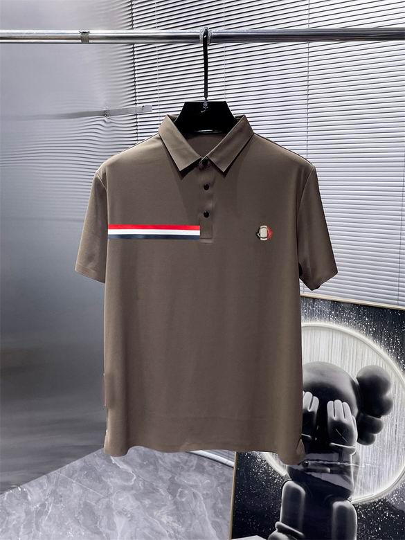 Le polo T-shirt Moncler pour homme incarne le summum de l'élégance décontractée et du style intemporel.au meilleur prix