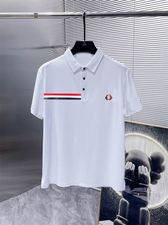 Le polo T-shirt Moncler pour homme incarne le summum de l'élégance décontractée et du style intemporel.au meilleur prix
