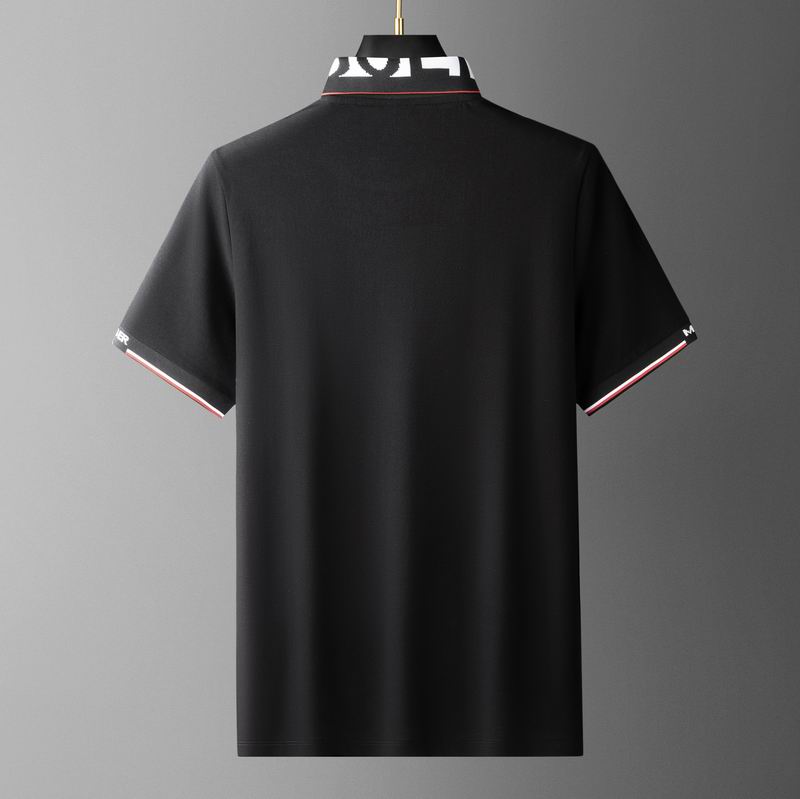 Le polo T-shirt Moncler pour homme incarne le summum de l'élégance décontractée et du style intemporel.au meilleur prix